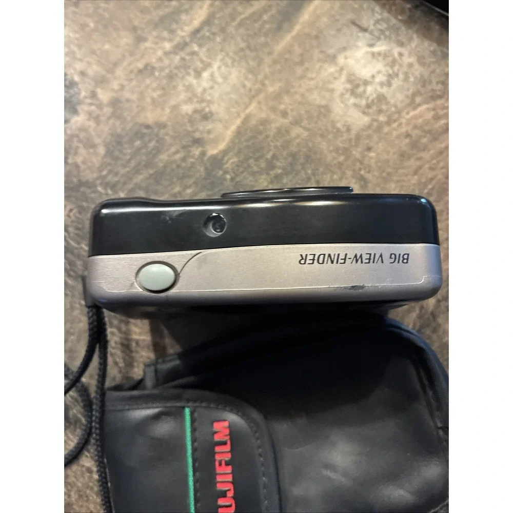 (E) FujiFilm Big View Finder Auto 10 35mm Film Point & Shoot Camera With Case